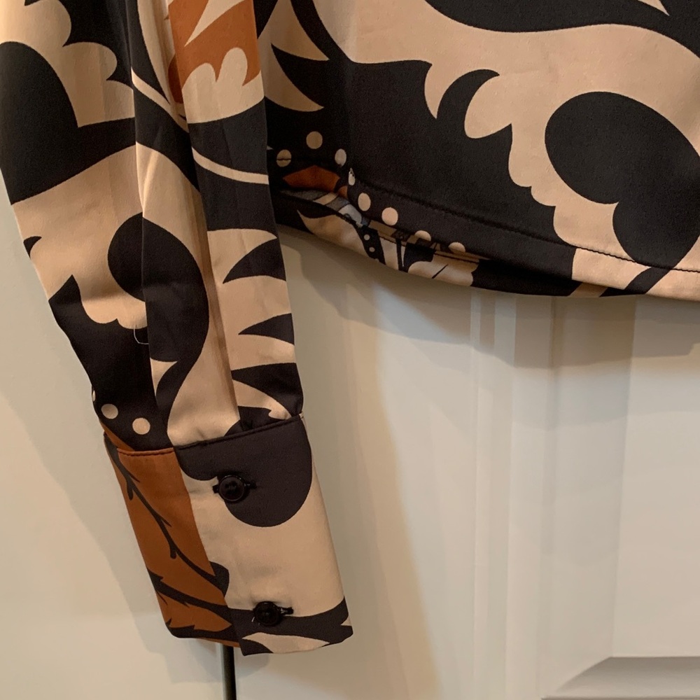 Elegant Crop Patterned Blouse in Black and Brown - Picture 4 of 7